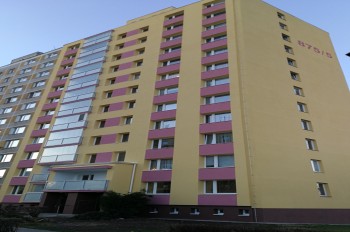 Panelový dům Dobevská 875, Kamýk    